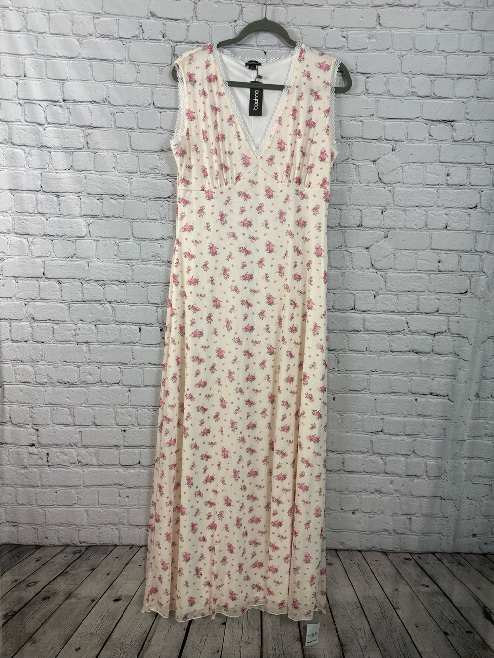Boohoo Boho V-Neck Floral Maxi Dress in Cream and Pink US 14